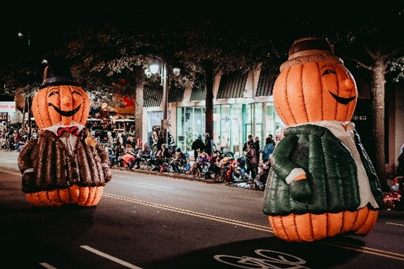 NovantParade's tweet image. Peter and Penelope Pumpkin want to wish everyone a Happy Halloween! 🎃🎃
.
.
.
#novanthealth #novanthealththanksgivingparade #thanksgiving #thanksgivingparade #cltthanksgiving #cltthanksgivingparade #queencharlotte #charlottenc #visitnc #illuminatedimagination