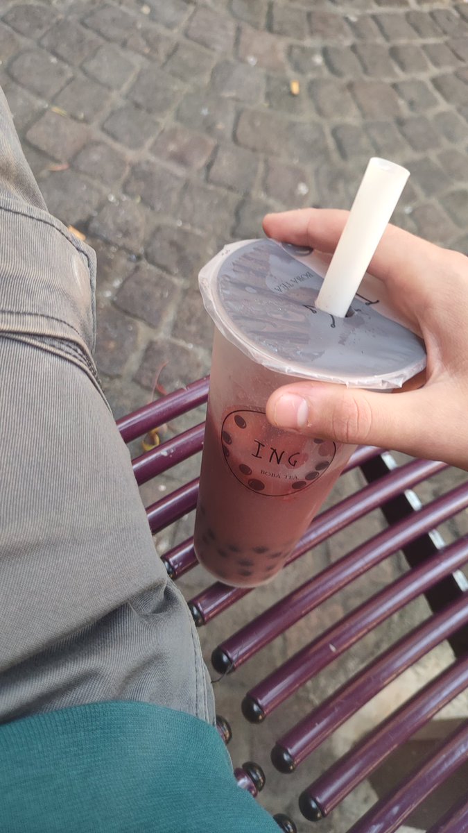 VLADSOS4's tweet photo. sti cazzo di Boba Tea stanno diventando un problema https://t.co/bfCYlK4Esc
