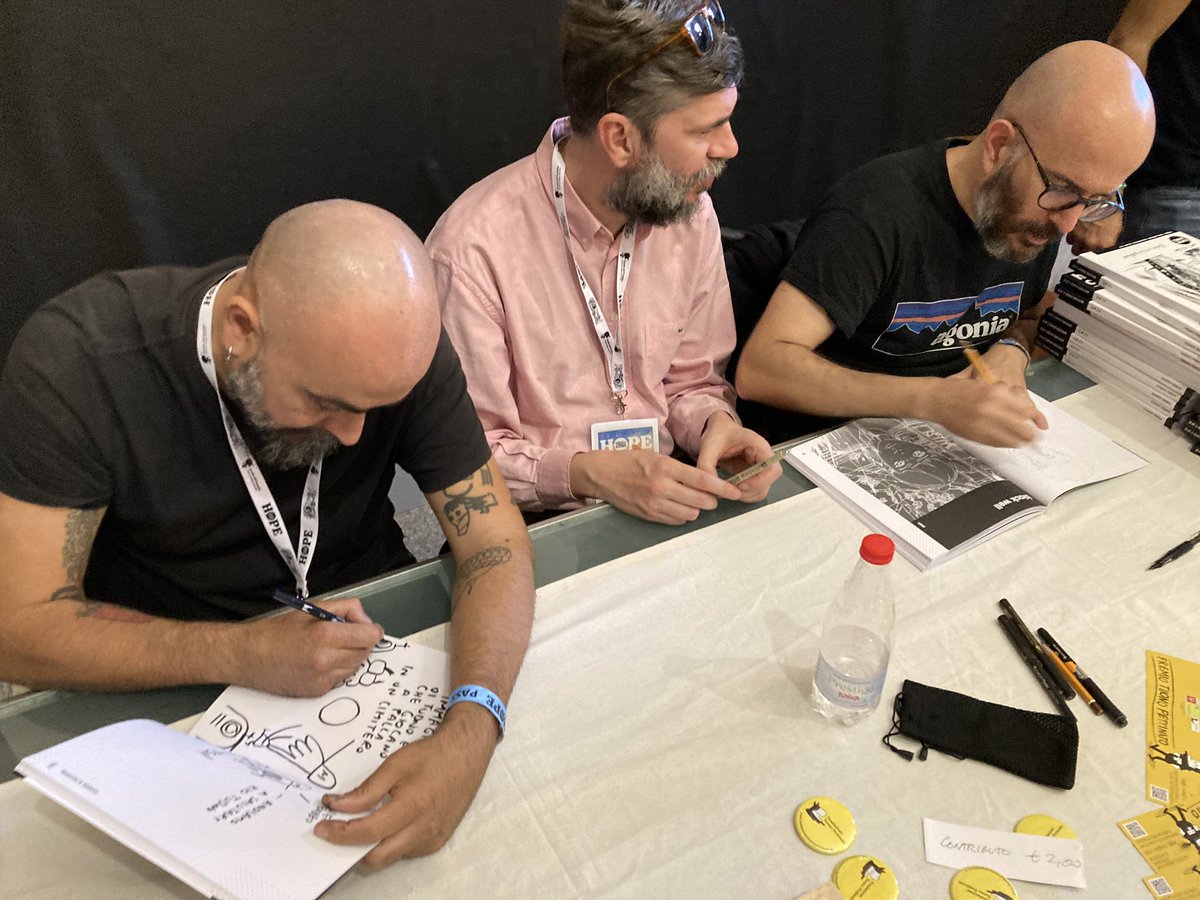 GIULIOSOLD's tweet photo. Ieri, domenica 30, durante #LuccaCG22 #luccacomics2022 alla #SelfArea stand Fondazione Tuono Pettinato , i #SuperAmici ( @GliScarabocchi , #Ratigher e @LRNZLRNZLRNZLRN) in dedica per Hobby Comics n.7 👏👏👍 #cosebelle https://t.co/yWM0NjmyaM