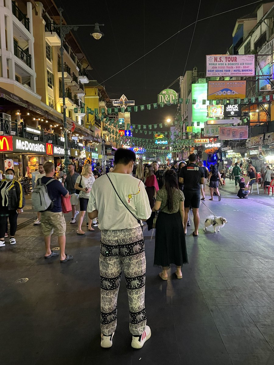 OGKratom420's tweet photo. Going trick or treating at Khao San rd ๐๐๐๐ #Haloweed https://t.co/GM34JSAdyB