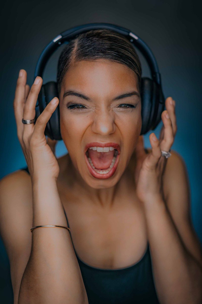 GM 🎧

Noise.
Noise comes at us in different forms. Regardless of the noise, identify what hinders you from achieving your goals, minimize it, and remain focused!