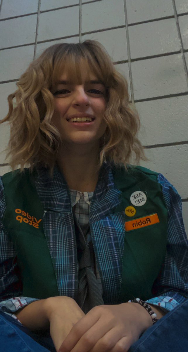 Blueskiesattwt's tweet photo. happy Halloween!!

#robinstrangerthings #robinbuckley #robinbuckleycosplay https://t.co/yzYYyK1aZp