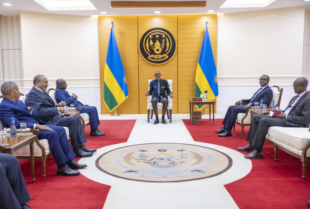 This afternoon at Urugwiro Village, President Kagame received Hon. António Tete, Minister of External Relations of Angola who is in Rwanda with a message from President João Lourenço of Angola, who is currently serving as Chairperson of ICGLR.