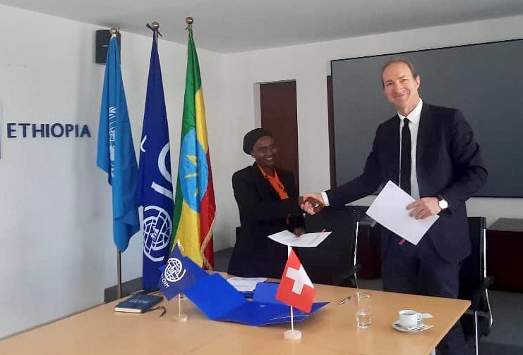 SwissAddisAbaba's tweet photo. Today🇨🇭renewed w/ newly appointed @IOMEthiopia Chief @Abiwane a longstanding collaboration to support the ongoing durable solutions project for internally displaced people &amp; host communities in Somali &amp; Oromia regions of 🇪🇹. New contract to extend cooperation until 2024 signed. https://t.co/Bk2pncnCUS