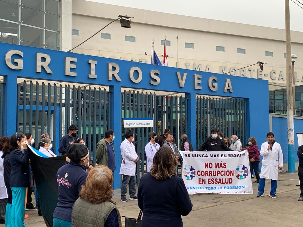 VictorBolvar1's tweet photo. #HospitalNegreiros @EsSaludPeru ,protesta cambio de Director en fin de semana largo,que no conoce realidad de callao y lima.@RPPNoticias ,@Latina_pe @exitosape https://t.co/YaEjEv9Xqt
