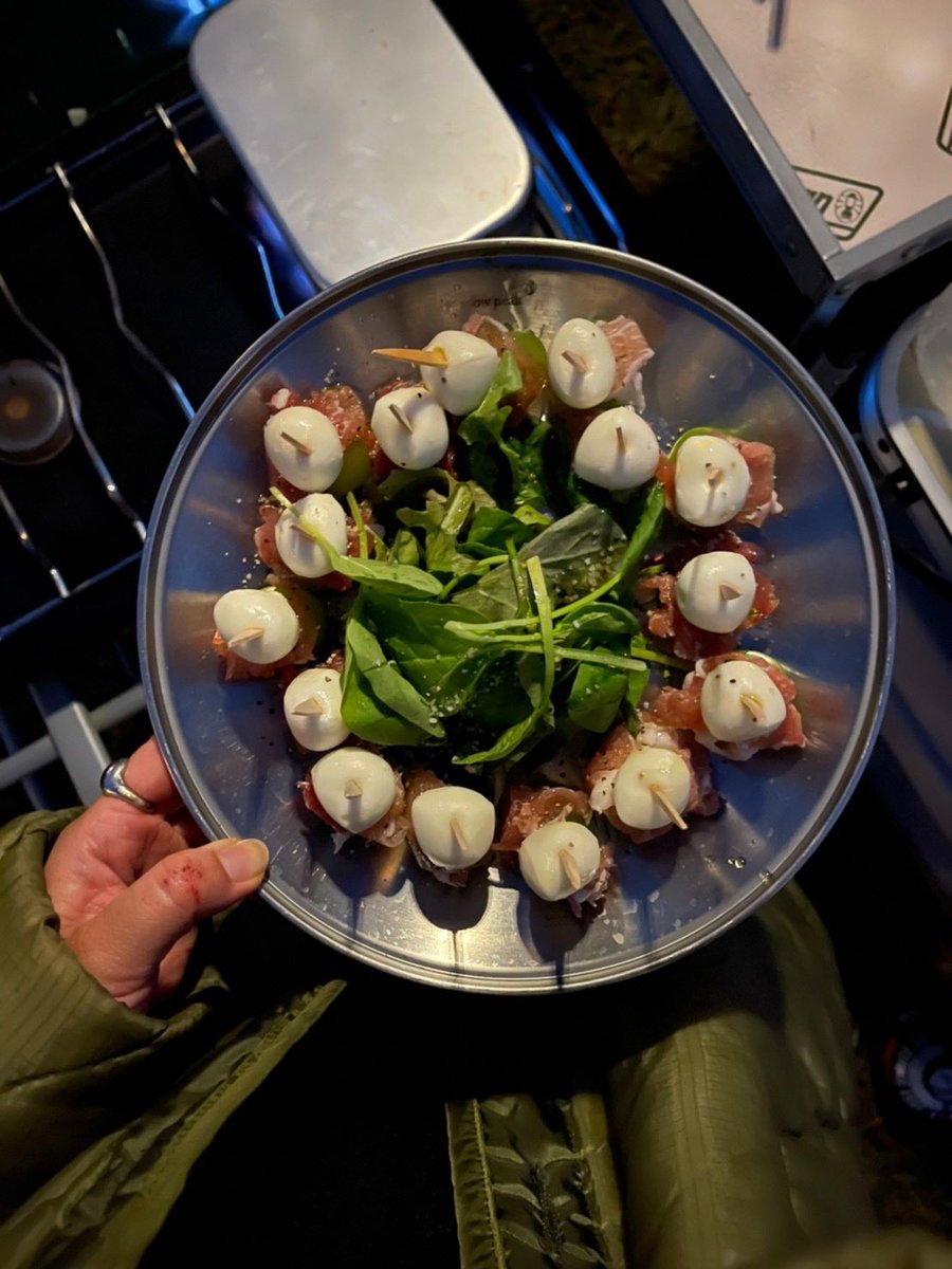 atpapa2's tweet photo. モッツァレラチーズ、生ハム、マスカット
ワインに合います🍷 https://t.co/uCDd4wIzVz