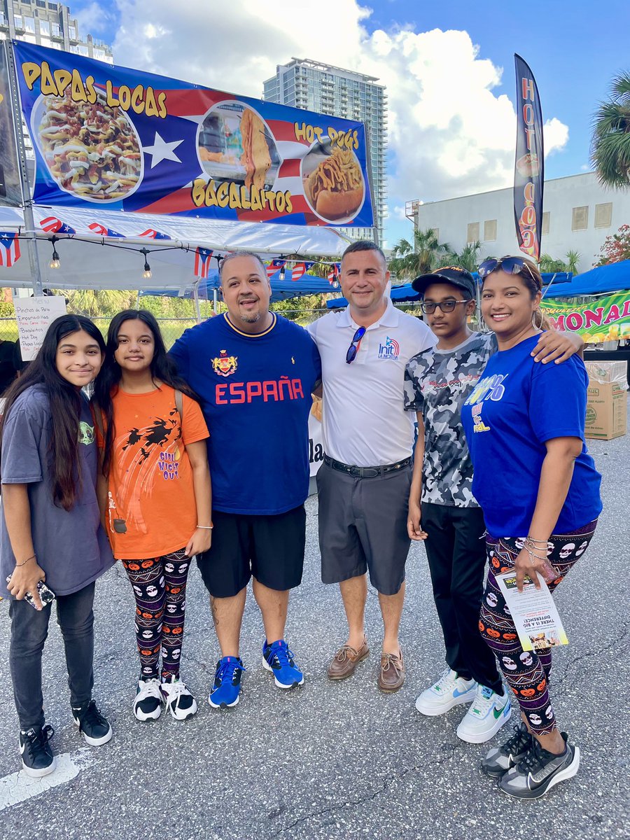 DarrenSoto's tweet photo. Rumbeando con mi gente yesterday at #CalleOrange. Enjoyed great food, awesome music and meeting with constituents! 🇺🇸 🇵🇷 https://t.co/8O0AzxkDOK
