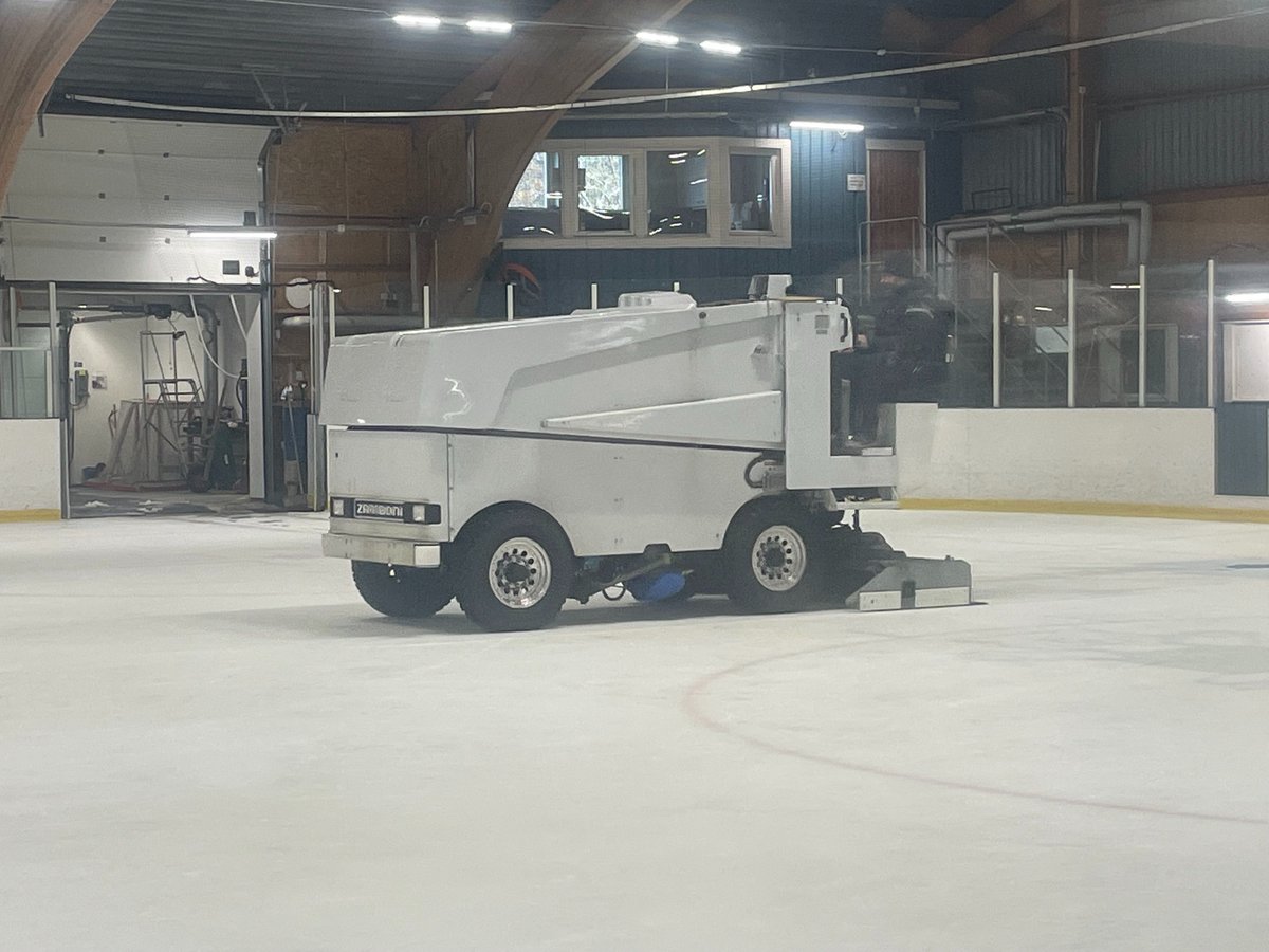 gentle_tech's tweet photo. It’s Zamboni time https://t.co/19WjUTy20y