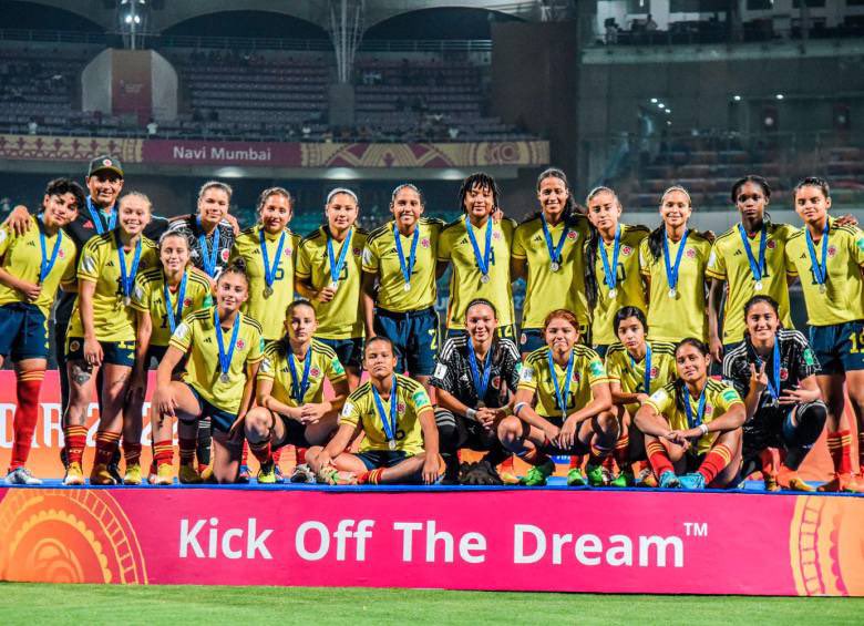 30 de octubre de 2022.

Un día muy importante para el deporte nacional gracias a las mujeres.💃🏼💃🏿

🇨🇴💃🏾 Campeonas del mundial femenino de fútbol de salón frente a Canadá 🏆

🇨🇴💃🏼 Subcampeonas del mundial de fútbol femenino sub-17 en la India.

 #NuestrasMujeresSon 💛💙❤️#Mujeres