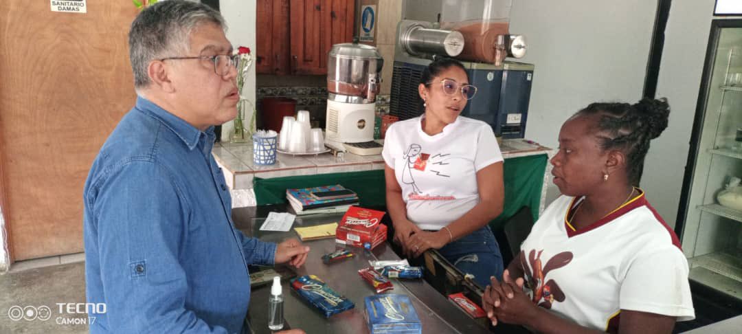 JauaMiranda's tweet photo. Hoy se cumplen 12 años que el Comandante Chávez inauguró la Planta de Chocolate de Marizapa, Caucagua. Hace poco estuve con sus trabajadoras que siguen haciendo el mejor Chocolate. El pueblo es la esperanza. https://t.co/vgrtqTurEB