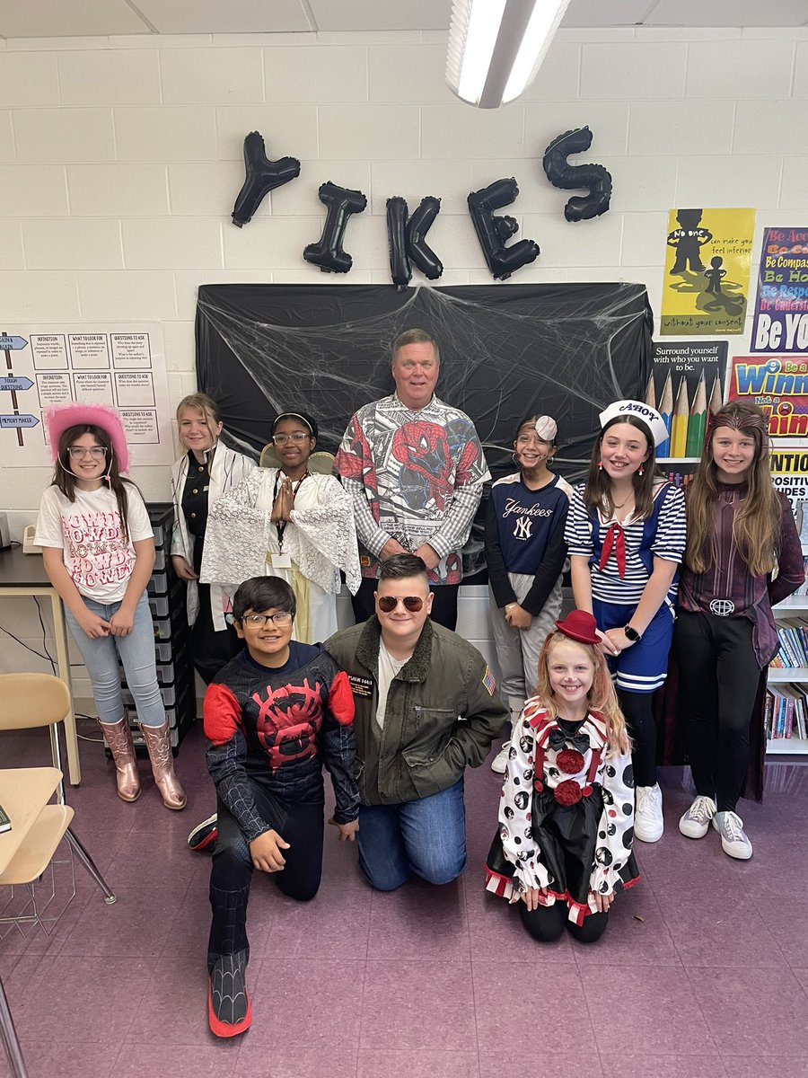 Showing off our awesome costumes!🎃👻 Period 2/3 is looking good! <a href="/itsahorbelthing/">Horbelt</a>