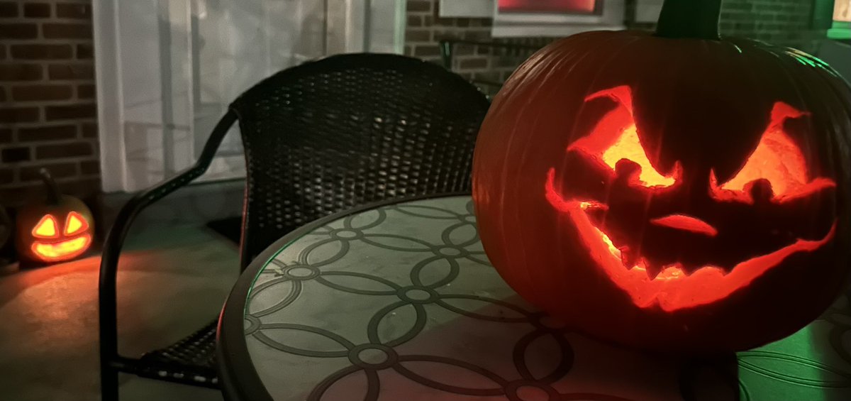 ScaranoShawn's tweet photo. Happy Halloween everyone 🎃 https://t.co/LNhjKaiR6t