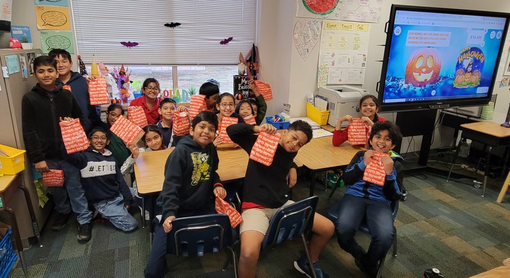 🎃Happy🖤Halloween📚Treats