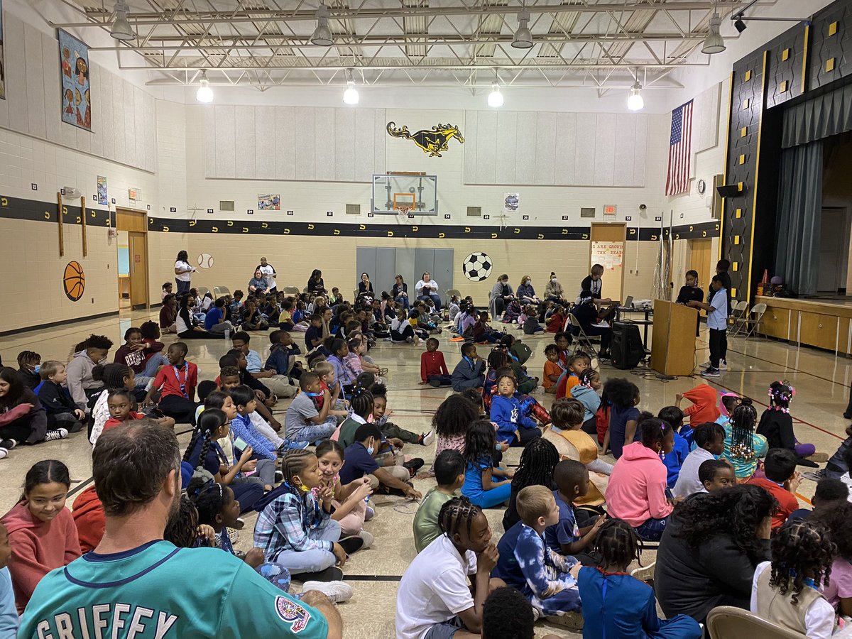 DwayneL17686442's tweet photo. Had another great time celebrating our students in our community meeting last Friday.@RLFrost106 https://t.co/tUWNRpV9D0