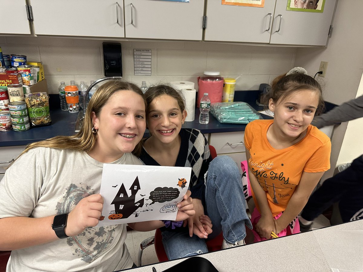 WBcomputersK6's tweet photo. Halloween Escape Room fun today at Howard. 👻🎃#wbwildcats #breakoutEDU #wbpto https://t.co/yW0ithLGv7