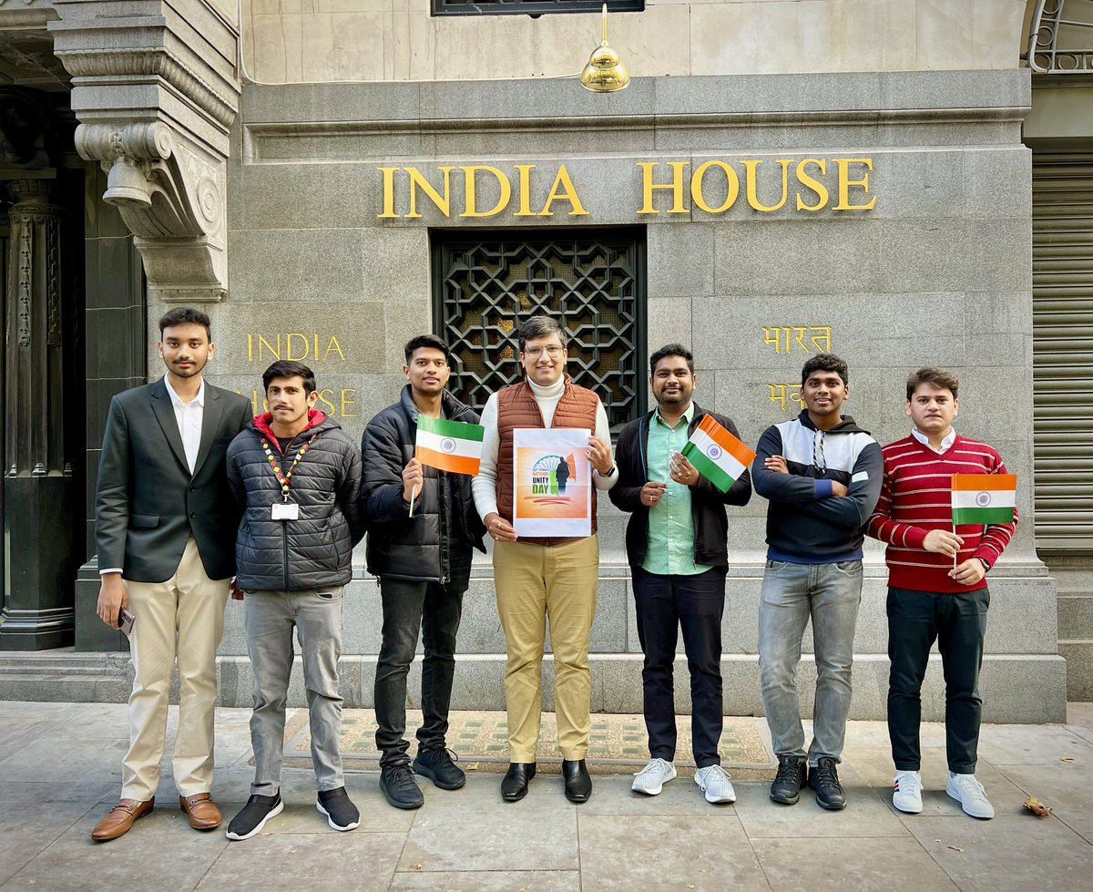 SidharthYadavIN's tweet image. Celebrated ‘National Unity Day 2022’, the 147th birth anniversary of India’s first Home Minister Sardar Vallabhbhai Patel in London today.

Pleased to also meet Shri @authoramish, author of the Shiva Trilogy and Ram Chandra Series. 

#NationalUnityDay2022 #RashtriyaEktaDivas