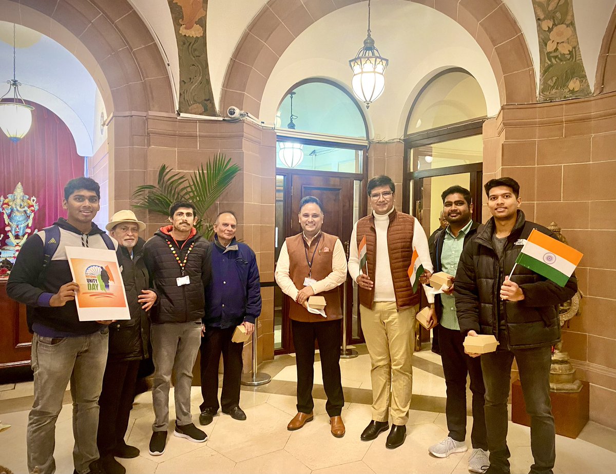 SidharthYadavIN's tweet image. Celebrated ‘National Unity Day 2022’, the 147th birth anniversary of India’s first Home Minister Sardar Vallabhbhai Patel in London today.

Pleased to also meet Shri @authoramish, author of the Shiva Trilogy and Ram Chandra Series. 

#NationalUnityDay2022 #RashtriyaEktaDivas