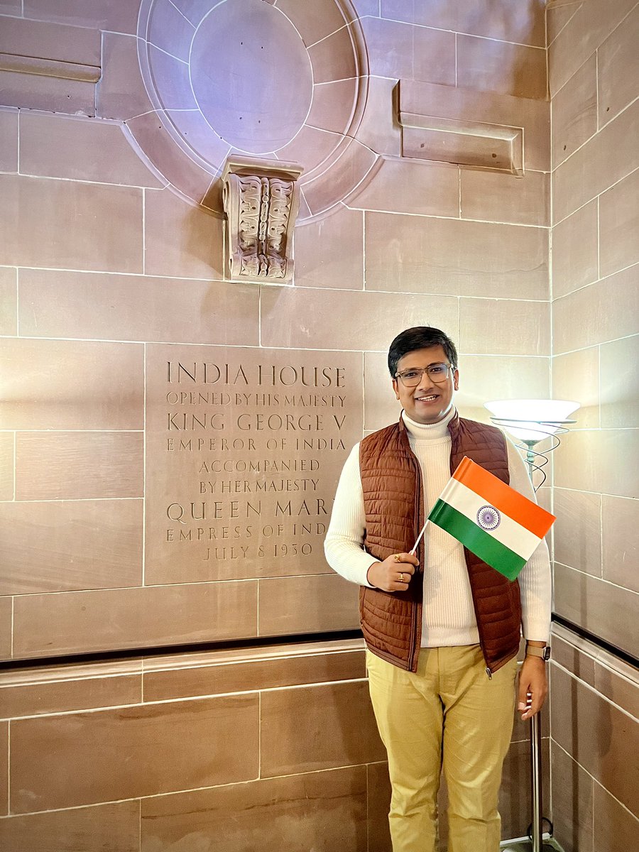 SidharthYadavIN's tweet image. Celebrated ‘National Unity Day 2022’, the 147th birth anniversary of India’s first Home Minister Sardar Vallabhbhai Patel in London today.

Pleased to also meet Shri @authoramish, author of the Shiva Trilogy and Ram Chandra Series. 

#NationalUnityDay2022 #RashtriyaEktaDivas