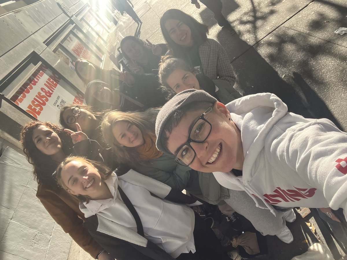 valefletch's tweet photo. round 2 in the city. waiting for @findingfletcher with these amazing people <3 https://t.co/Fm22kgZlRS
