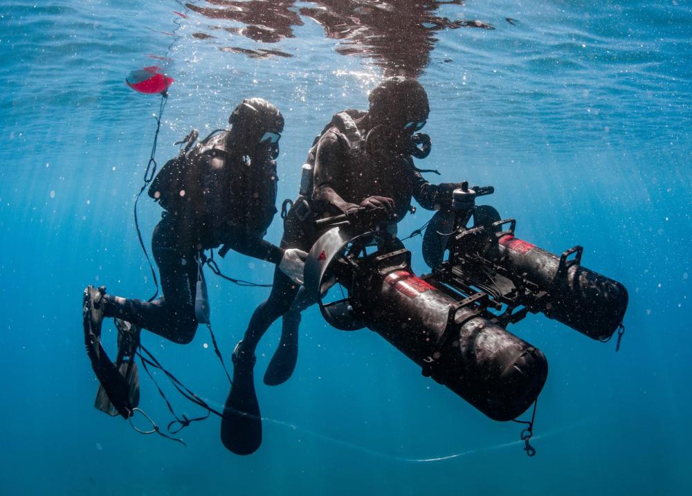 Sailors assigned to #NavalSpecialWarfare fly through the water using cutting-edge #diver propulsion devices during high-altitude dive training. 
#SOF #SEAL #NavyDiver