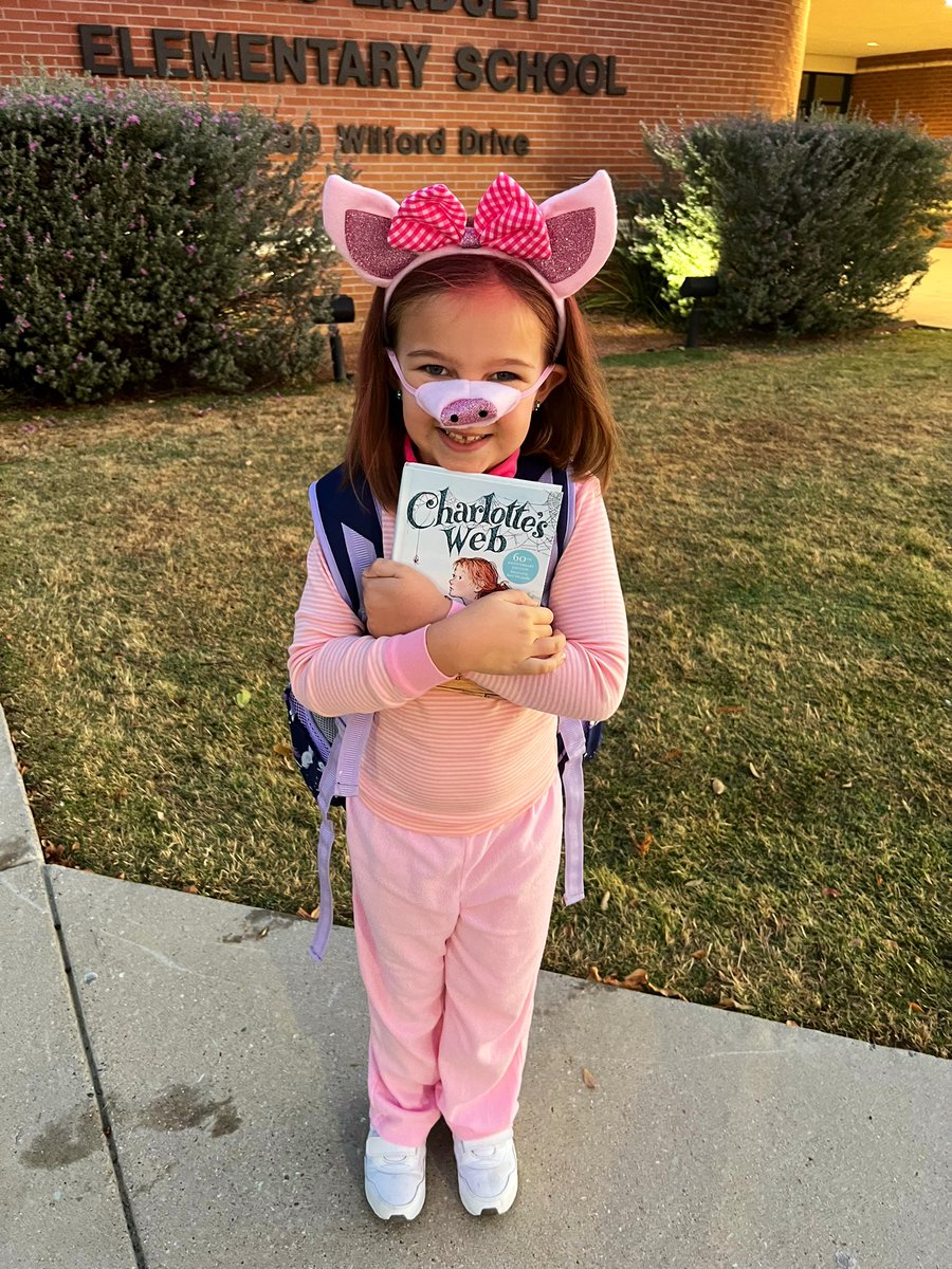 Savannah was excited to dress up for “book character” day! Her class has been reading a chapter book so why not go with the theme 🤣💕 #firstgrade @jspark_0121 @LindseyElem