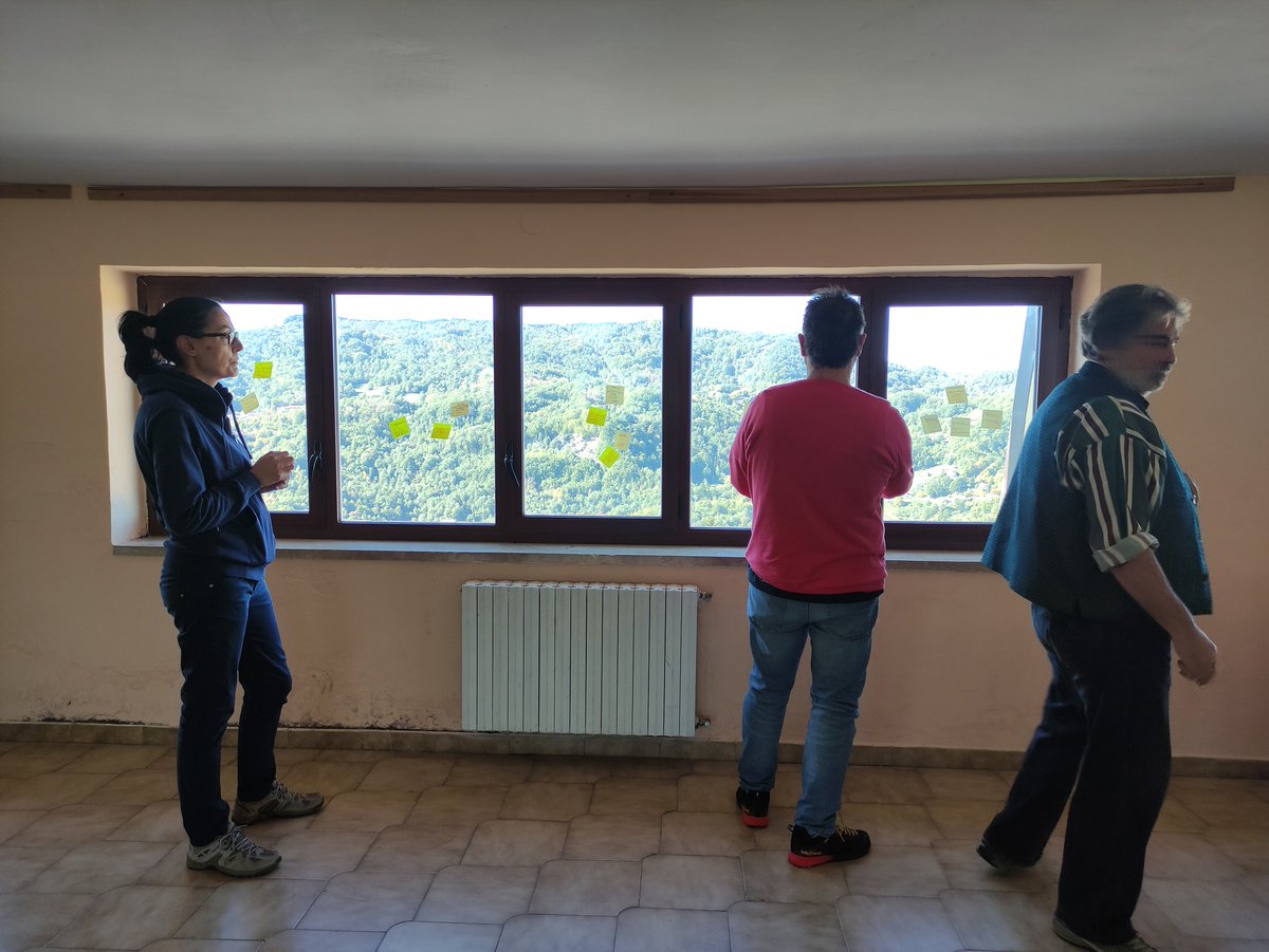 saverio_massaro's tweet photo. A San Severino Lucano abbiamo usato questa finestra sul Parco del Pollino come lavagna da brainstorming
#experiencelab #urbanexperience #artepollino #camminocomearte #esparch
@ArtePollino @UrbExperience @EsperimentiArch @carloi https://t.co/mjMHTg228h