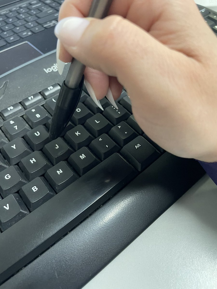 dpichemode's tweet image. Typing with Halloween nails is to hard.  #Halloween