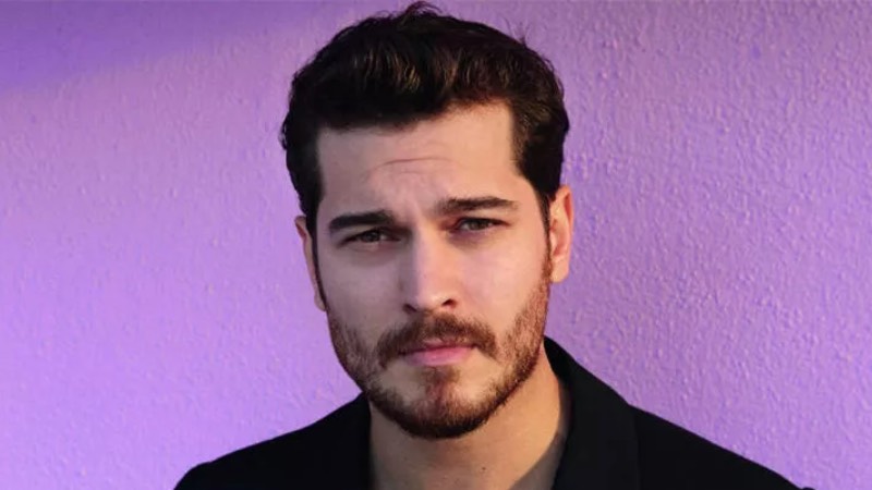 t24comtr's tweet photo. Çağatay Ulusoy, yeni projesinde bir jigoloyu canlandıracak
https://t.co/5wxlNHtCv8 https://t.co/sFNQcDyWAO