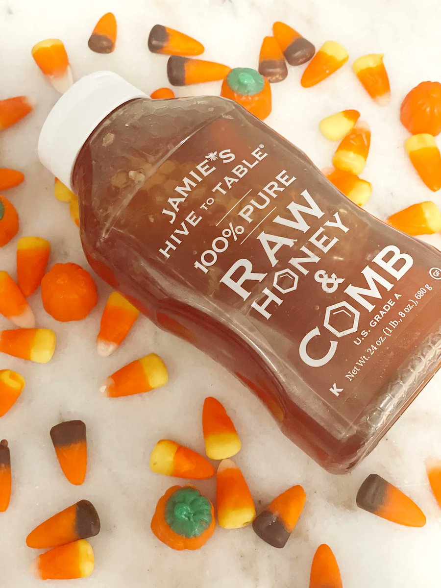 Jamiehive2table's tweet photo. Happy Halloween! Just taking a moment to appreciate the OG sweet treat 😉
#halloween #halloweentreats #halloweensweets #honey #hivetotable https://t.co/NzHaevfsmg
