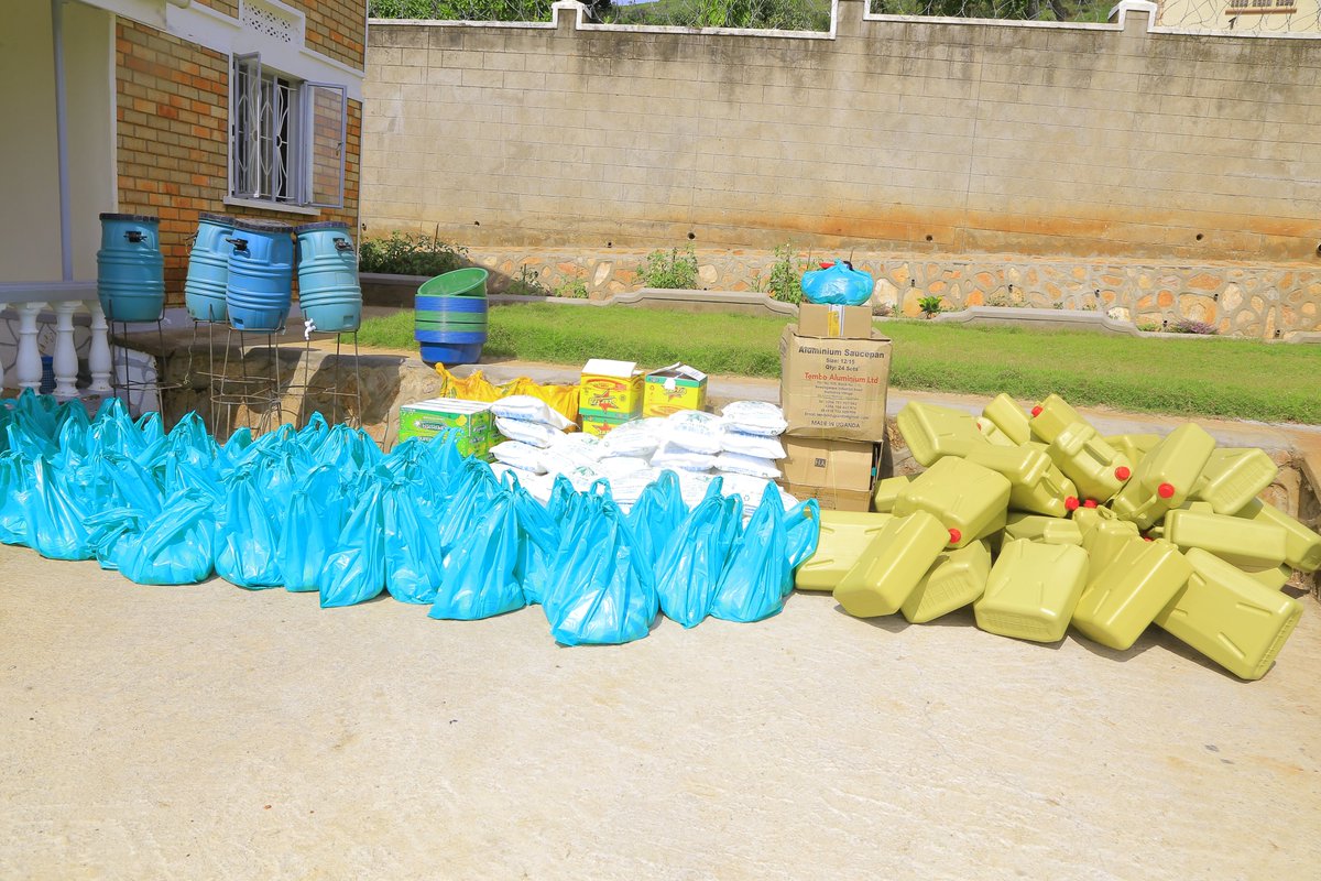 AfrikaForum's tweet image. Earlier today together with FURA with support from the emergency response fund we delivered sanitary and food items to flood victims of Kasika who are in an IDP camp after loosing a lot of properties to floods that recently hit the area,claiming a lot of lives
#localizationagenda