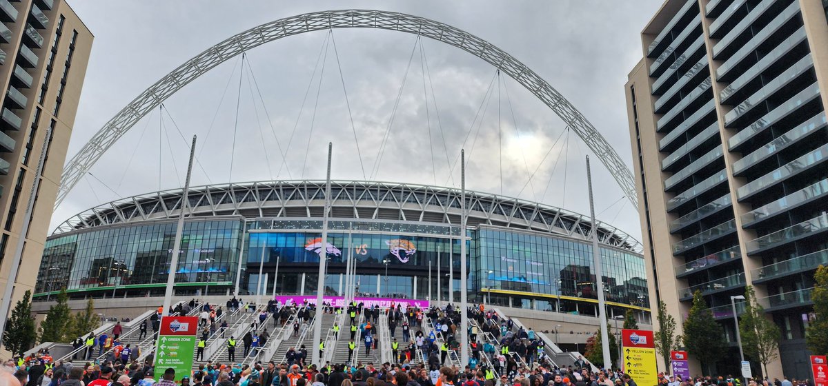 TheRealKennyP's tweet photo. #GoBroncos #BroncosCountry #NFLLondon Amazing weekend, huge W for the @Broncos to top it off! https://t.co/3NsDCnUwkt