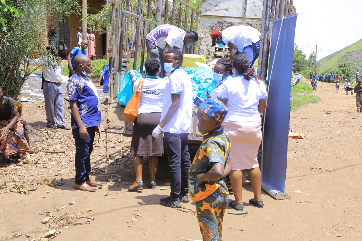 AfrikaForum's tweet image. Earlier today together with FURA with support from the emergency response fund we delivered sanitary and food items to flood victims of Kasika who are in an IDP camp after loosing a lot of properties to floods that recently hit the area,claiming a lot of lives
#localizationagenda