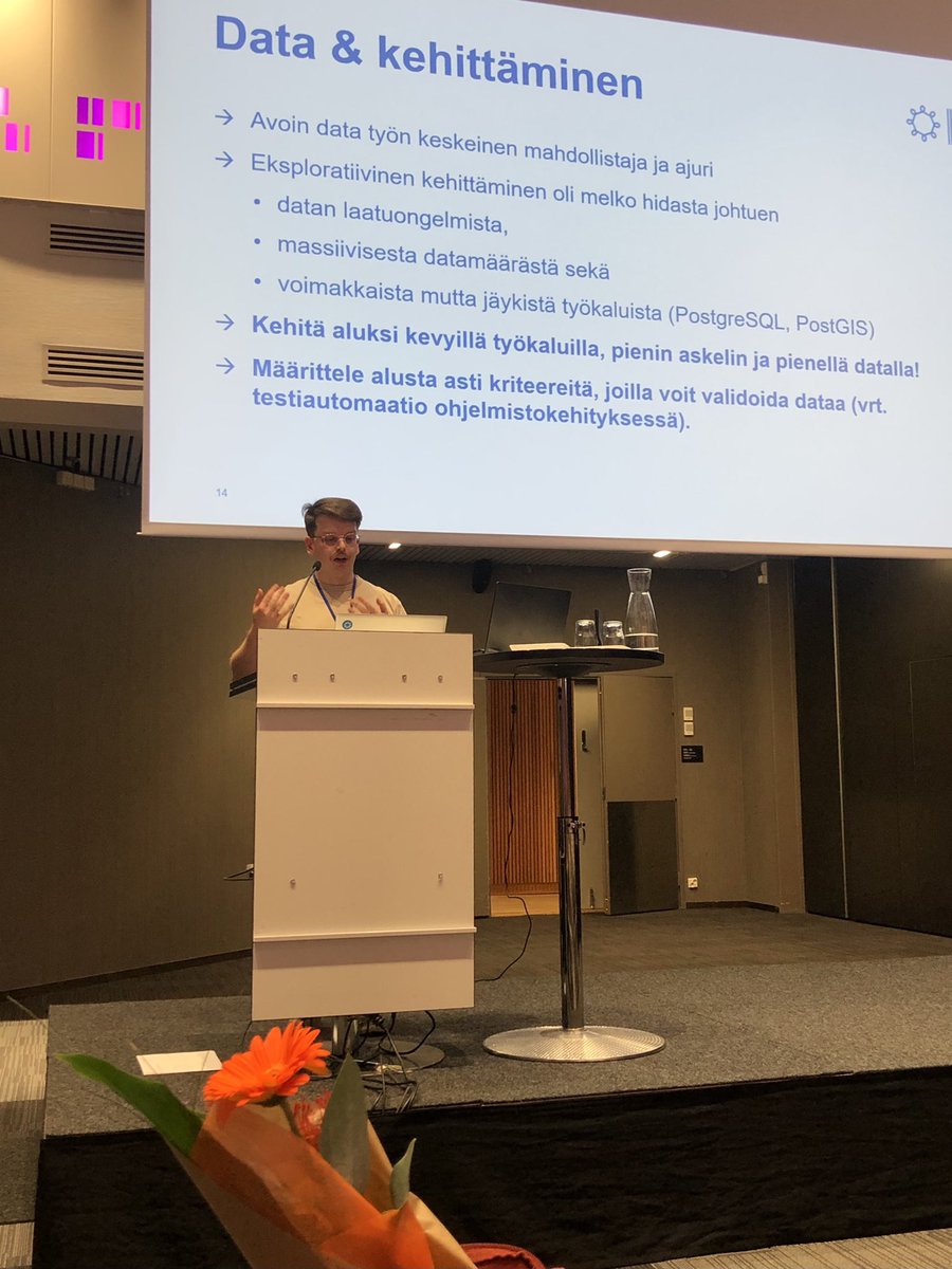 GeoforumSummit's tweet photo. ProGIS ry:n opinnäytetyöseminaarissa palkitut Arttu Kosonen ja Marko Kallio kertovat opinnäytetöistään! Palkinnon saivat myös Petra Saari sekä Mikko Rönneberg. Onnea kaikille palkinnonsaajille! 🌹@ProGISry #geoforumsummit22 #paikkatieto https://t.co/X2MgNTdsdD