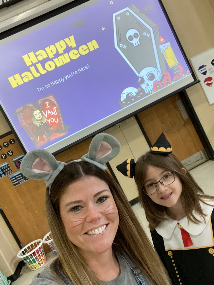 Happy Halloween <a href="/AustinElem/">Austin Elementary</a> 🎃👻🐭🍪 <a href="/artsylisatx/">Lisa Ricciardelli</a>