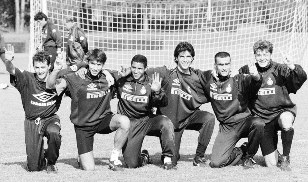 laganheart's tweet photo. Inter 6 Magica #amala #nostalginter #InterFans #InterForever #nostalginter #Ganz #MPaganin #RCarlos #Fresi #Zio #GigiOrlandini https://t.co/DYqjVXtbbN