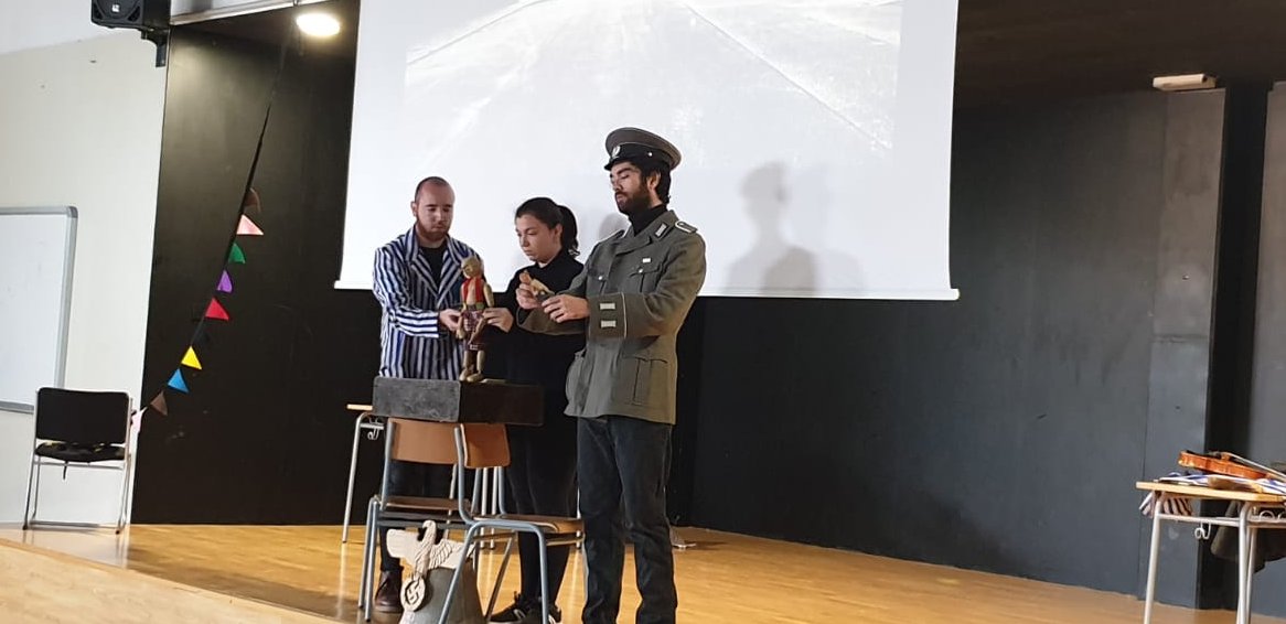 dretscivilsll's tweet photo. El 5 de novembre @amauthausen farà la seva assemblea anual a #Lleida. Hi haurà un acte d'homenatge als deportats davant l'escultura Fita, 10:30, i la representació de l'obra de teatre Ruhe! al @cafedelteatre a les 16:00 h. Hi col·labora Memòria Democràtica @paerialleida. https://t.co/pFcWJk6TQC