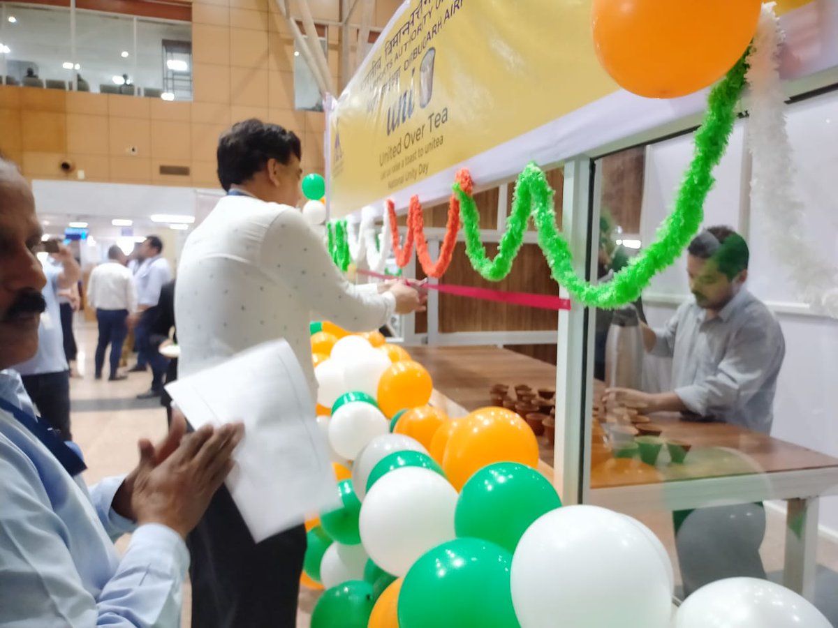 aaidibairport's tweet image. Celebrating #NationalUnityDay2022 on the birth anniversary of #IronMan of #India, #SardarVallabhbhaiPatel, @aaidibairport today established a Uni-Tea counter and selfie point to serve Tea to esteemed passenger to savour the moment and pride and to make their day memorable.