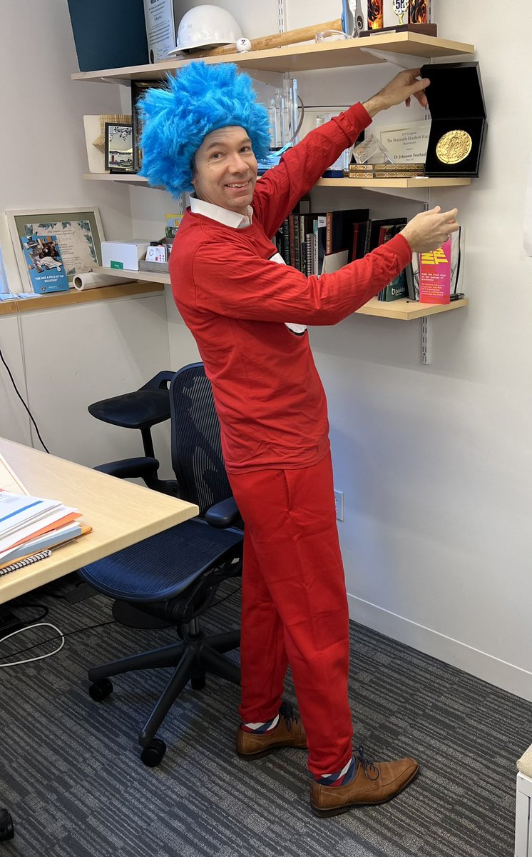 Proud to partner w <a href="/JFruehauf/">Johannes Fruehauf🇺🇦</a> installing the Prix Galien on the shelf of honor <a href="/LabCentral/">LabCentral</a> !! (yes, it’s also #Halloween).
Congratulations go to many but you led us to this this glorious place. Enjoy it <a href="/biolabs/">BioLabs</a> <a href="/maggieotoole/">maggieotoole</a> <a href="/PrixGalien/">Prix Galien</a>