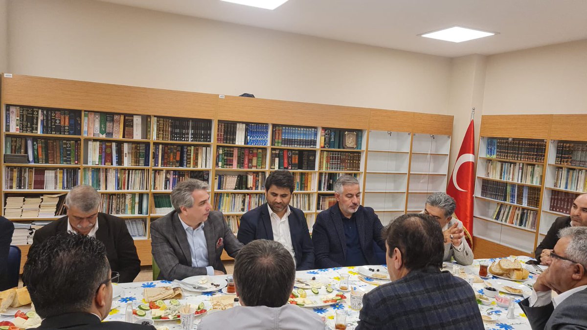 İlçe Kaymakamımız Dr.Vural Karagül ile birlikte Muhammed Mustafa Kur’an Eğitimi İlim Kültür ve Yardımlaşma Derneğini ziyaret ettik. Dernek başkanımıza ve yönetimine misafirperverliğinden dolayı teşekkür ederim.