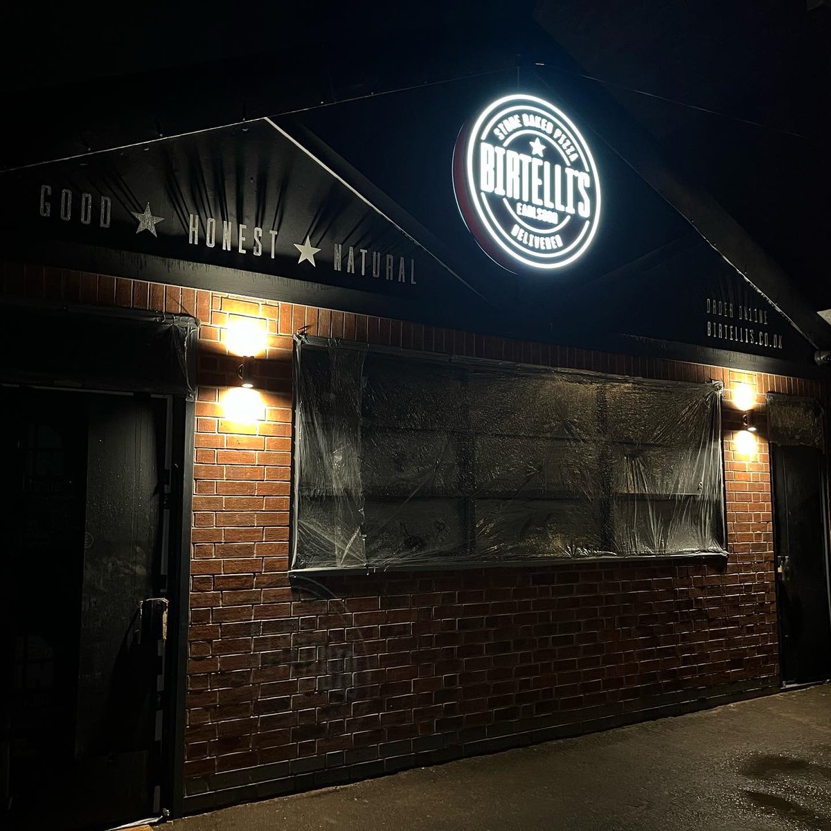 Happy Monday all! 

Days away from opening 😍

Share with family and friends to follow for launch offers 🚀 🍕

#newstore #newsite #newlocation #birtellis #birtellisiscoming #good #honest #natural #localbusiness #familyowned #earlsdon #coventry #warwickshire