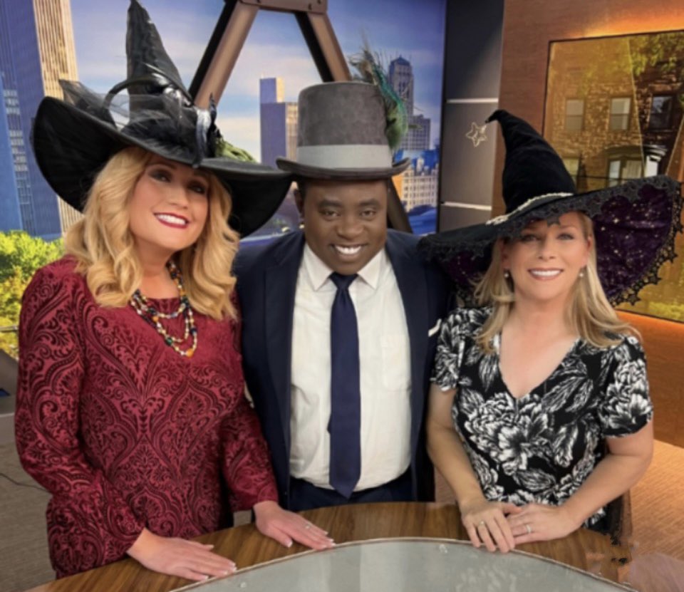 JChapmanTV's tweet photo. From our “witchy” morning family to yours … have a safe and #HappyHalloween 👻💀🧙‍♀️🐈‍⬛🎃 🥰@SpecNews1Albany @danbazile @HeatherWxTv https://t.co/qnyZLPYiP5
