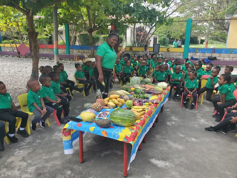wackerchemie's tweet photo. Poverty is the lot of many children in Haiti. The school in Gressier supported by the WACKER Relief Fund via @DonBoscoMondo gives them access to education.
Click here: https://t.co/9hHL3PRXzE
#education #OpportunityProvider #Chancengeber #Haiti #Charity https://t.co/6LKEz97VCX