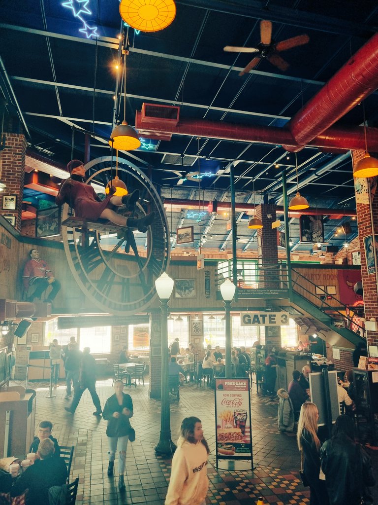 AnishaPalat's tweet photo. Finally watching @TheBearFX and remembering my trip to Chicago which was just two weeks ago. Missing the sandwich and hot dog I had there 🤤 https://t.co/z5q1Q7Xpus