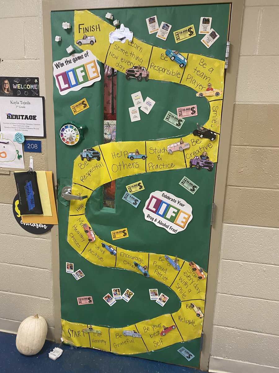 WHHeritageElem's tweet photo. HES students participated in a door decorating contest for #redribbonweek22 last week. @RobertsonTNSO we think you will be impressed with their creativity! #WeAreHES #WeAreRCSTN https://t.co/9ag0E8fEYT