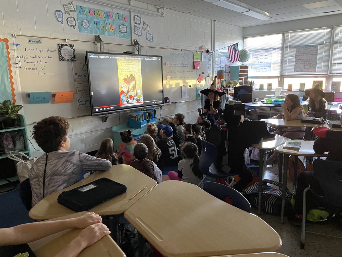 First grade and Fourth grades buddying up for some spooktacular story retelling with a partner. Character, setting, conflict and resolution. ⁦@karenvita17⁩