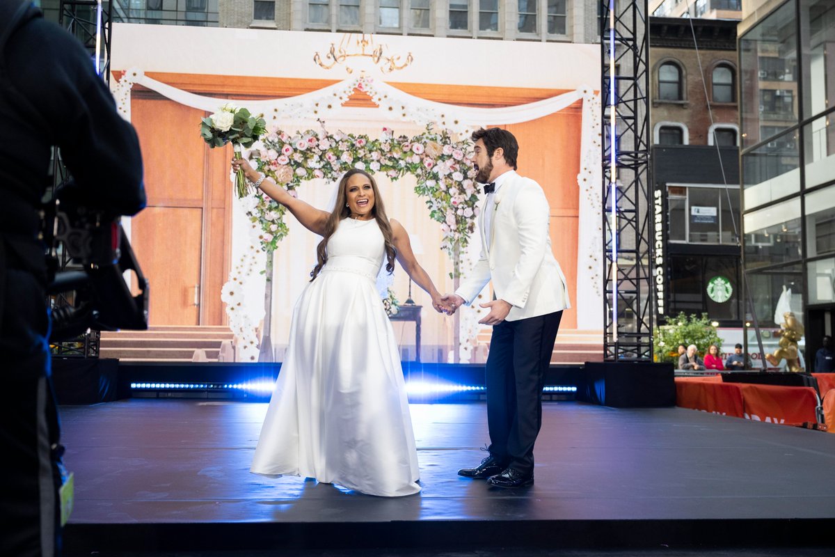 💒 @peteralexander and @kwelkernbc put on their wedding best and took a trip down the Vegas aisle — just like JLo and Ben Affleck did this summer. 📸: Nate Congleton