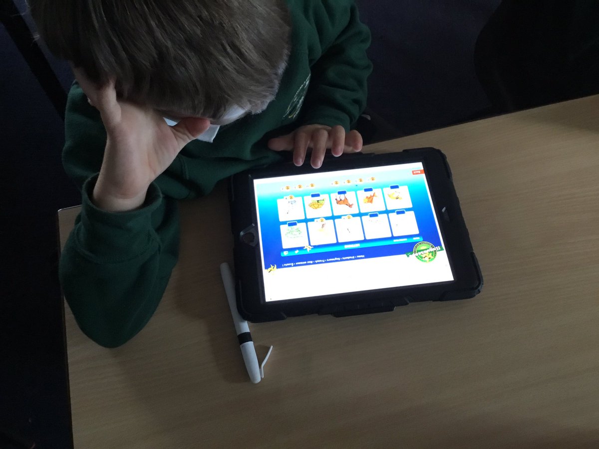 BaderPrimary's tweet photo. Year 3W learning the names of animals with Miss Wood. They then practised on Linguascope. Some great pronunciation. #BaderFrench #RRS #Article29 Aims of education. https://t.co/6YTRRurHYv