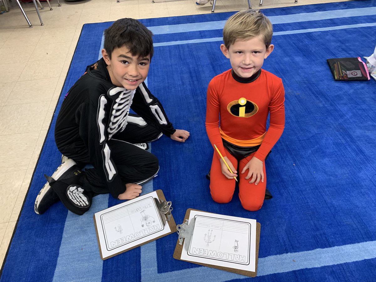 NicoleTobin's tweet photo. Halloween with our reading/writing buddies! @MVS_MrsKehoe https://t.co/kARsKpqFjX
