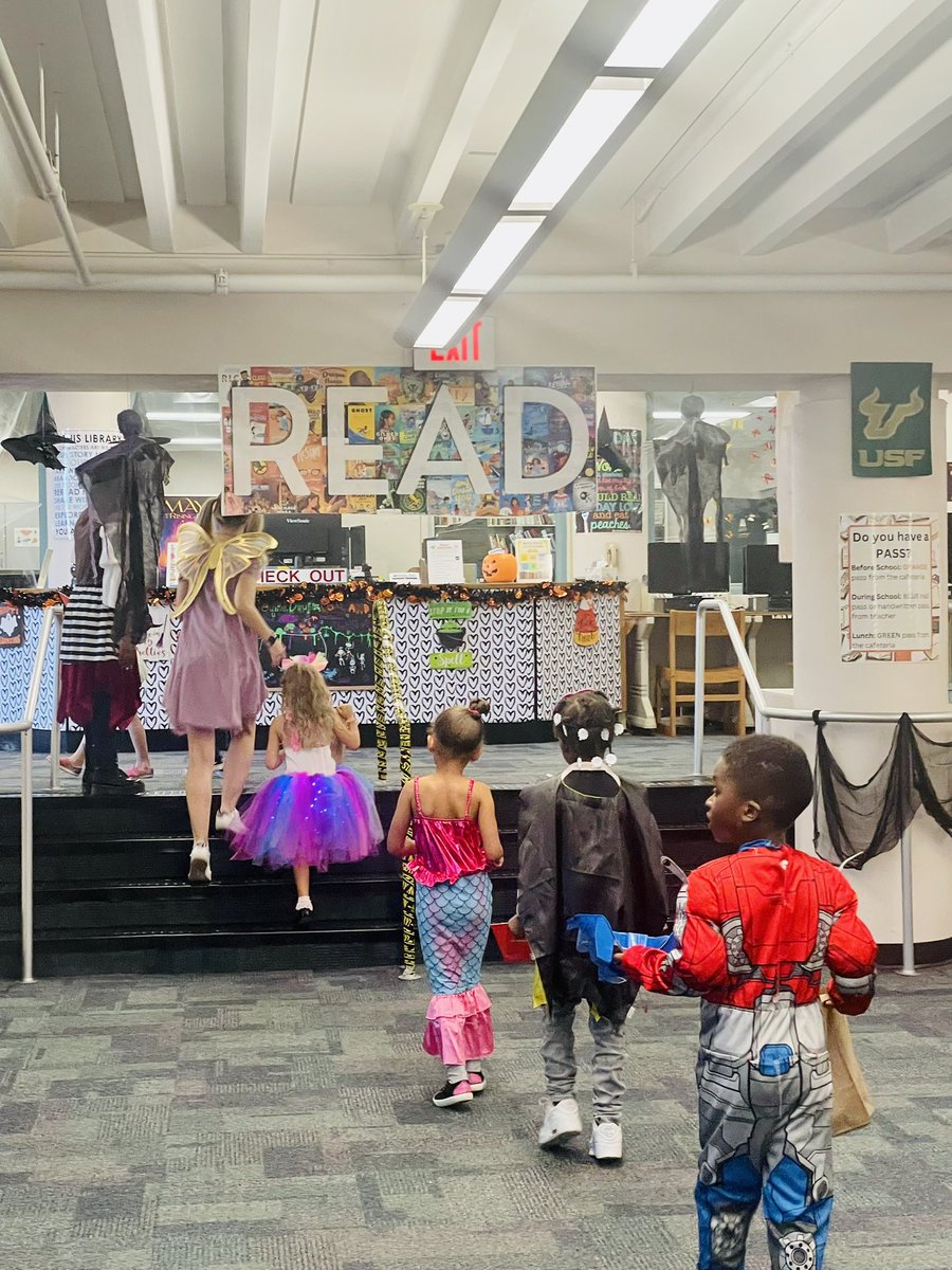 Trick-or-treating with books in the media center today… The Lanier kindergartners were adorable in their storybook costumes! 📖🎃👻🥰<a href="/HCPSMonroe/">Monroe Middle School</a> <a href="/hubofschool/">HCPS Library Media</a>