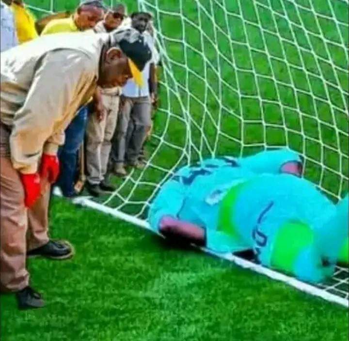 Sgadi28's tweet photo. 😂😂😂😂😂😂😂 https://t.co/BUs9QuWhiF